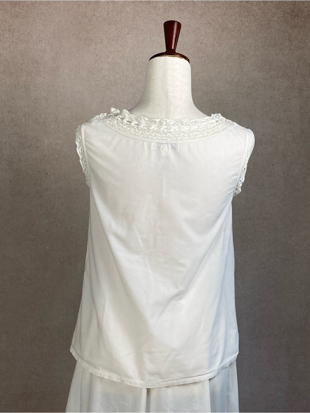 White Crocheted Lace Ribbon Yoke Button-Front Chemise, NEW - Picture 7 of 11